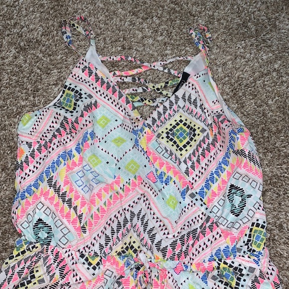 Patterned Romper - Picture 2 of 3